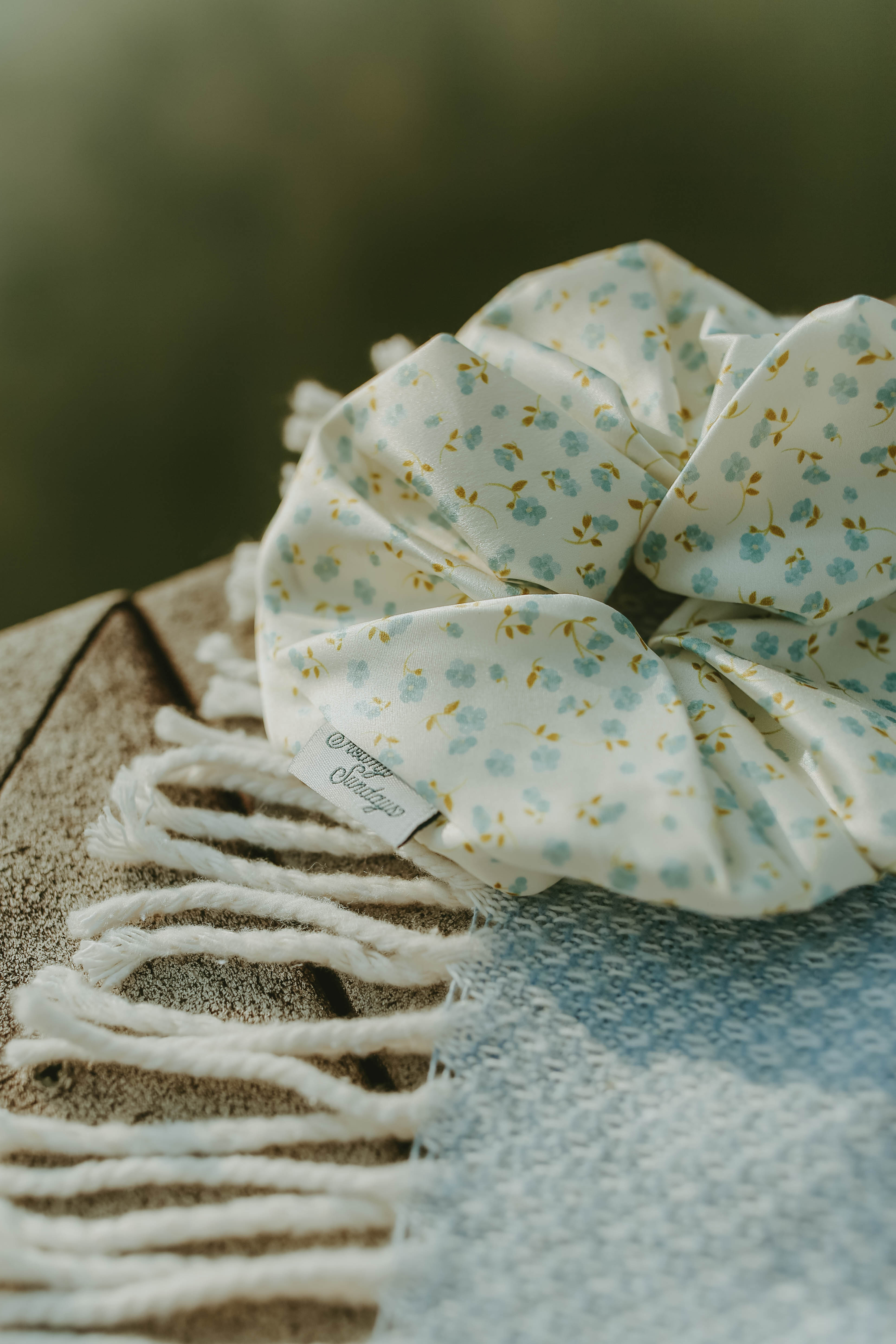 100% silk scrunchie