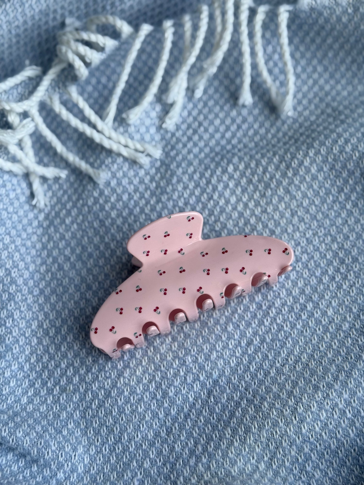 moon clip - pink cherries